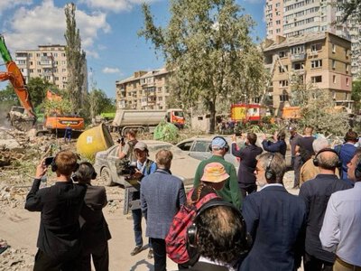 Новий тимчасовий повірений у справах США в Україні відвідав одне з місць російської атаки на Київ