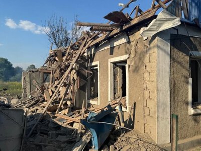 Армія рф скинула сім авіабомб на селище в Донецькій області, є жертва і поранені