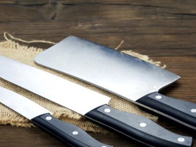 5 речей зі старих прикмет: чому ключі, ніж і порожню пляшку не клали на стіл