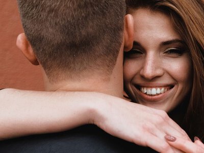Вчені визначили оптимальну тривалість обіймів для емоційного благополуччя