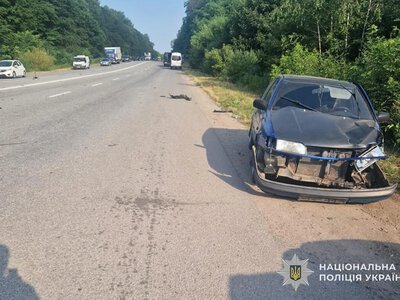  Audi вилетіла в кювет і перекинулася: на Тернопільщині зіткнулися три авто 