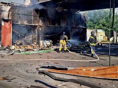Атака на Кам’янський та Криворізький райони: росіяни цілили по АЗС, загинула людина