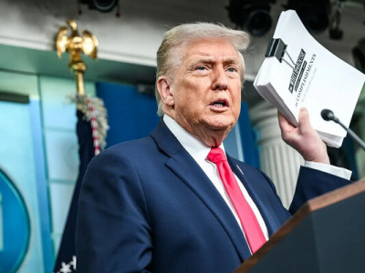 Трамп не відступає у боротьбі за вплив на ФРС, ризики для долара зростають