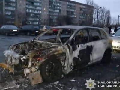 У Кривому Розі підлітка підозрюють у серії підпалів автомобілів на замовлення ворога