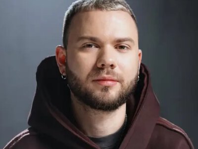 У Києві через російський обстріл постраждала квартира співака LAUD