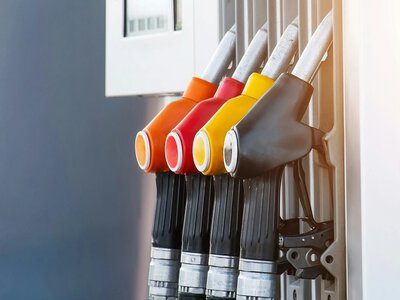 Росіяни атакують АЗС у прифронтових областях: є загиблий і поранені