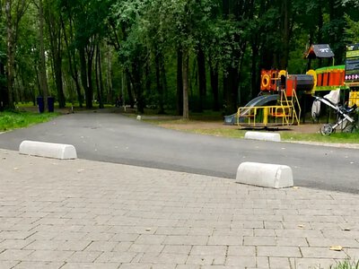  У парках Тернополя обмежили рух транспорту заради безпеки відвідувачів 