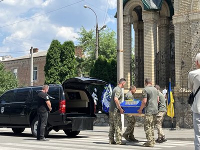 «Був дуже відповідальним»: у Кременчуці попрощались із загиблим воїном Олександром Кісіним