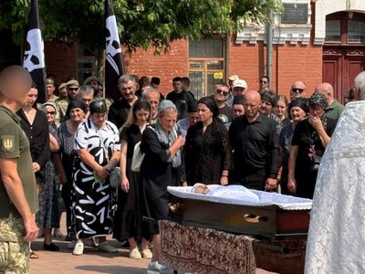  Ніжин у скорботі попрощався із Захисником Максимом Ярмаком (Відео) 