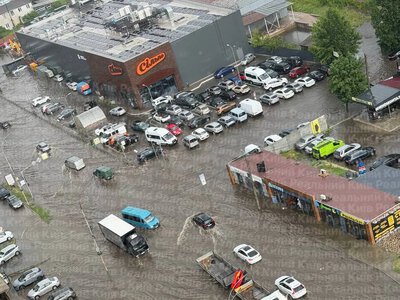 Відео: Київщину накрила негода, а вулиці почали тонути