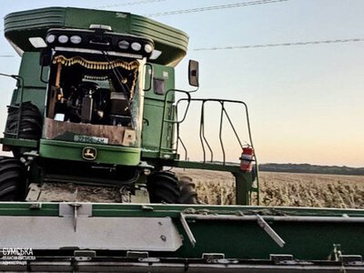 На Запоріжжі окупанти атакували комбайн під час польових робіт