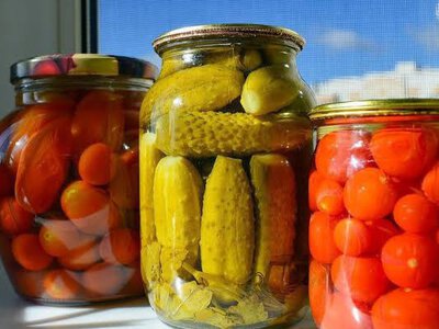 Не тільки огірки й помідори: 7 незвичних рецептів консервації, які здивують взимку