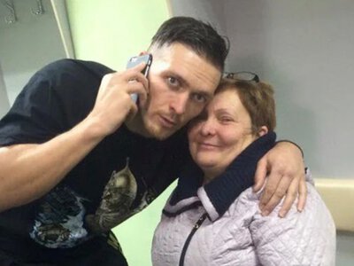Що відомо про батьків Олександра Усика: цікаві факти