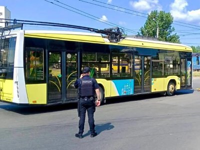 На одній із вулиць Львова виявили гранату — її помітив водій тролейбуса та евакуював пасажирів