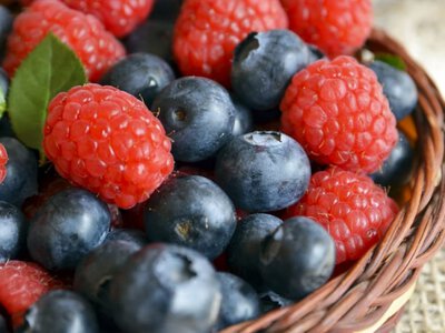 Їжа як ліки: топ-6 продуктів, які захистять ваші клітини від старіння (Відео)