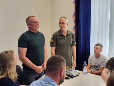 Ветеран ЗСУ Андрій Фролов презентував в Ужгороді дебютну книгу