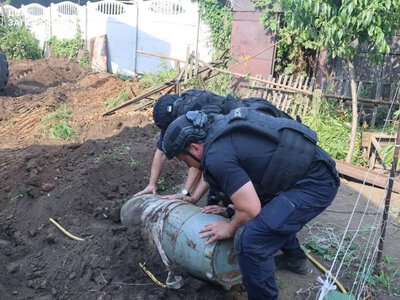 Біля житлового будинку в Запоріжжі виявили 500-кілограмову авіабомбу: сапери ДСНС знешкодили боєприпас (ВІДЕО)
