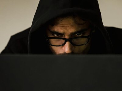 Чому складні технології не потрібні: як працюють сучасні шахрайські кол-центри (Відео)