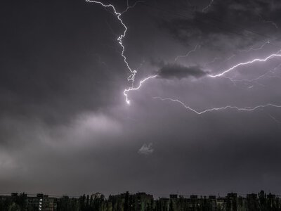 Спека відступає: на Запоріжжя насуваються грози, град і сильний вітер