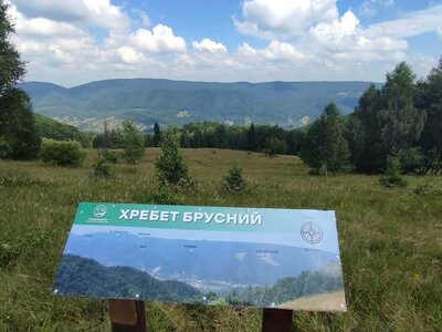 Екостежку до каменя Довбуша на Прикарпатті оновили: встановили нові вказівники, карти та панорамні стенди