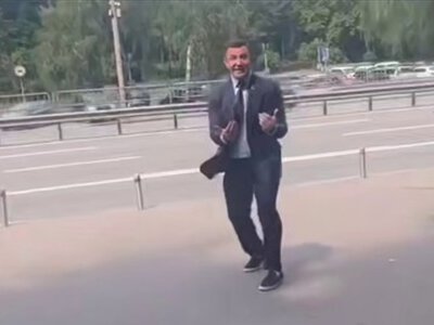 Ганьба ганебна – Тищенка закидали помідорами, він лякав нападника бойовим танцем (ВІДЕО)