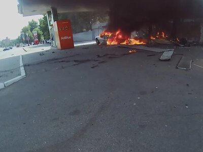 Перші хвилини після удару дроном по АЗС у Харкові (відео)