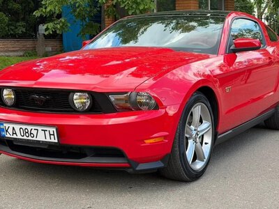 Лише 226 км: Ford Mustang 2009 року у стані капсули часу виставили на продаж у Києві (ФОТО)