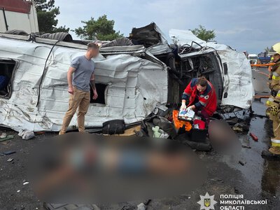 На трасі Одеса-Миколаїв маршрутка врізалась у вантажівку – 9 загиблих, 8 поранених (ФОТО, ВІДЕО)