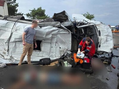 На Миколаївщині мікроавтобус з пасажирами зіткнувся з вантажівкою, багато загиблих
