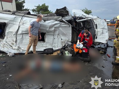 Маршрутка з Одеси в'їхала у вантажівку на Миколаївщині: дев'ять загиблих