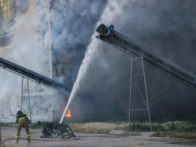 Російські війська розбомбили птахофабрику поблизу Херсона: скинули три КАБи