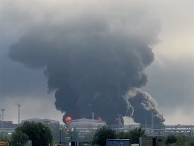 Цієї ночі наші українські далекобійні санкції проти Росії за цю війну спрацювали поблизу Петербурга — Зеленський