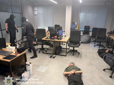 Кіберполіція Києва ліквідувала кол-центр, що ошукав громадян США на 500 тисяч доларів