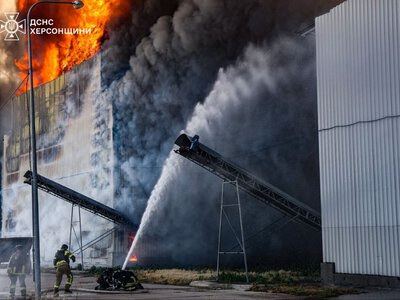 На Херсонщині російська авіація вдарила по території птахофабрики