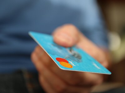 Картку можуть заморозити в один момент: за які перекази банк блокує рахунок