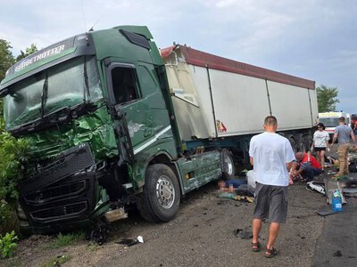 12 загиблих та 6 поранених: на Миколаївщині зіткнулися вантажівка та мікроавтобус