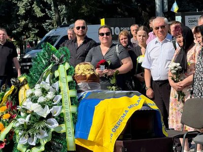 На вічний спочинок у Рівному провели полеглого Захисника Віталія Остапчука