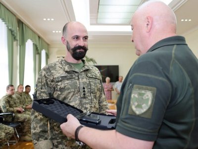 П’ятьом прикордонникам з Волині вручили їх нагородну зброю