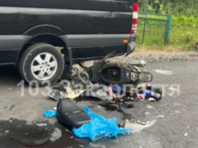 Мотоцикліст влетів в автобус на Тячівщині: чоловік у лікарні (ФОТО)