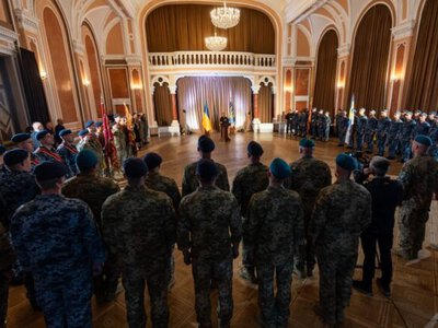 Зеленський зустрівся з воїнами ВМС та оголосив про створення нової бригади протимінних кораблів і Військово-морської академії в Одесі