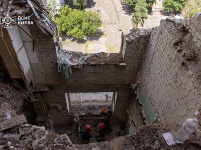 У Києві завершено рятувальні роботи на місці влучання в багатоповерхівку (фото)