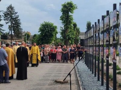  «Алея надії»: у громаді на Тернопільщині відкрили меморіальний простір на честь зниклих безвісти воїнів 