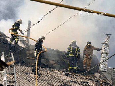 Рятувальники щойно ліквідували пожежу в приватній оселі у Житомирі, під час якої травмувався чоловік