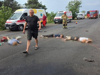 Внаслідок ДТП на трасі Миколаїв – Одеса вже відомо про 12 загиблих. ВІДЕО