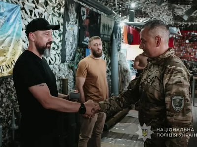 Начальник поліції Волині привітав бійців на одному з донецьких напрямків