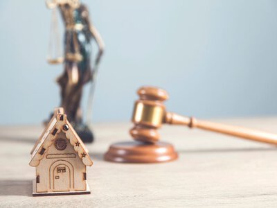 Жінка опікувалася чужим будинком 10 років: чому суд не дозволив оформити право власності