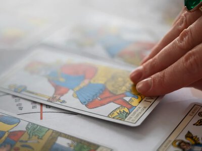 Гороскоп на 5 липня 2026 року за картами Таро для всіх знаків Зодіаку 
