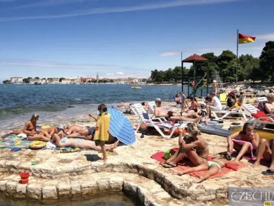 Хорватські пляжі вже переповнені туристами: відпочивальники скаржаться на початок сезону