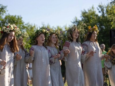 У селі неподалік Рівного під час святкування Івана Купала зібрали 24 тисячі гривень для воїнів (ФОТО)