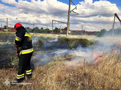На Кіровоградщині рятувальники ліквідували пожежі на відкритих територіях